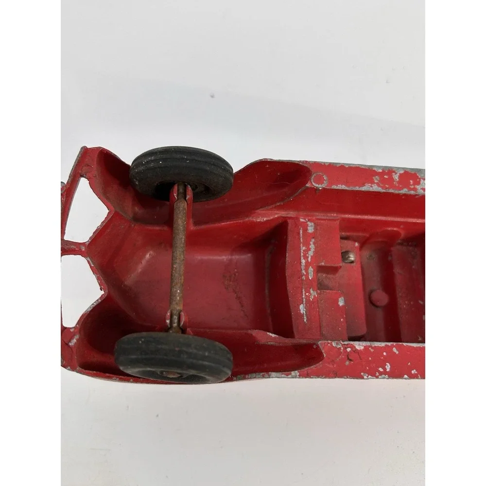 Vintage Hubley Kiddie Toy Die Cast Fire Truck w/Driver # 473